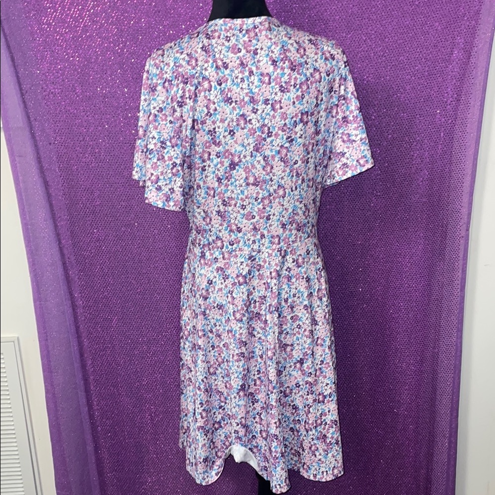 Floral V-Neck Dress - Picture 6 of 8